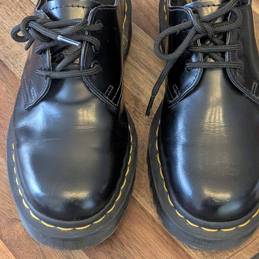 Dr. Martens AirWair Black Leather Lace-Up Shoes – Women’s Size 6